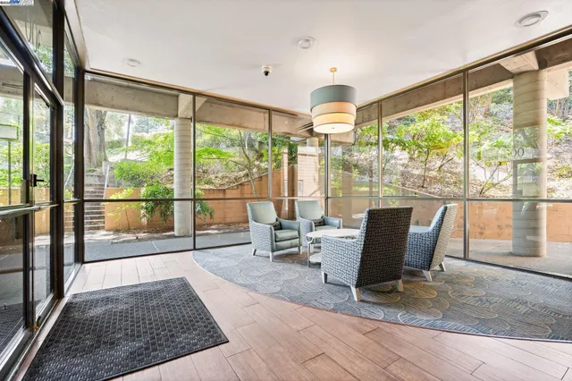 $317,500 | 300 North Civic Drive, Unit 403, Walnut Creek, CA 94596