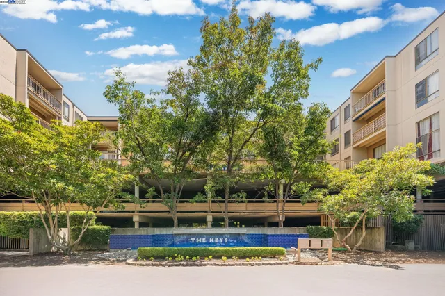 $317,500 | 300 North Civic Drive, Unit 403, Walnut Creek, CA 94596