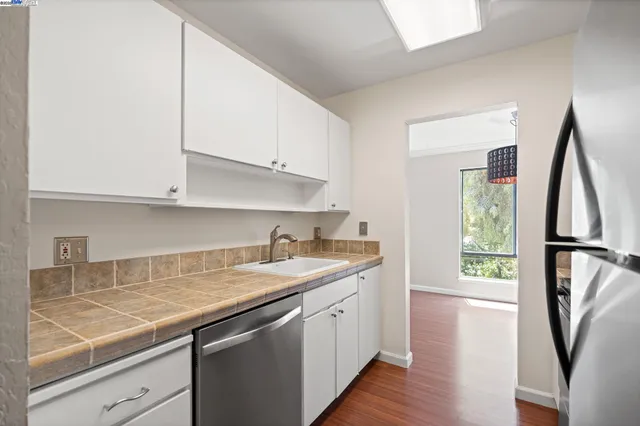 $317,500 | 300 North Civic Drive, Unit 403, Walnut Creek, CA 94596