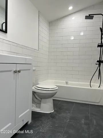 $1,825 | 355 4th Street, Unit 2, Troy, NY 12180