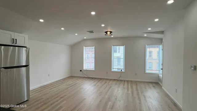 $1,825 | 355 4th Street, Unit 2, Troy, NY 12180