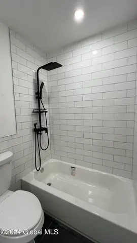 $1,825 | 355 4th Street, Unit 2, Troy, NY 12180