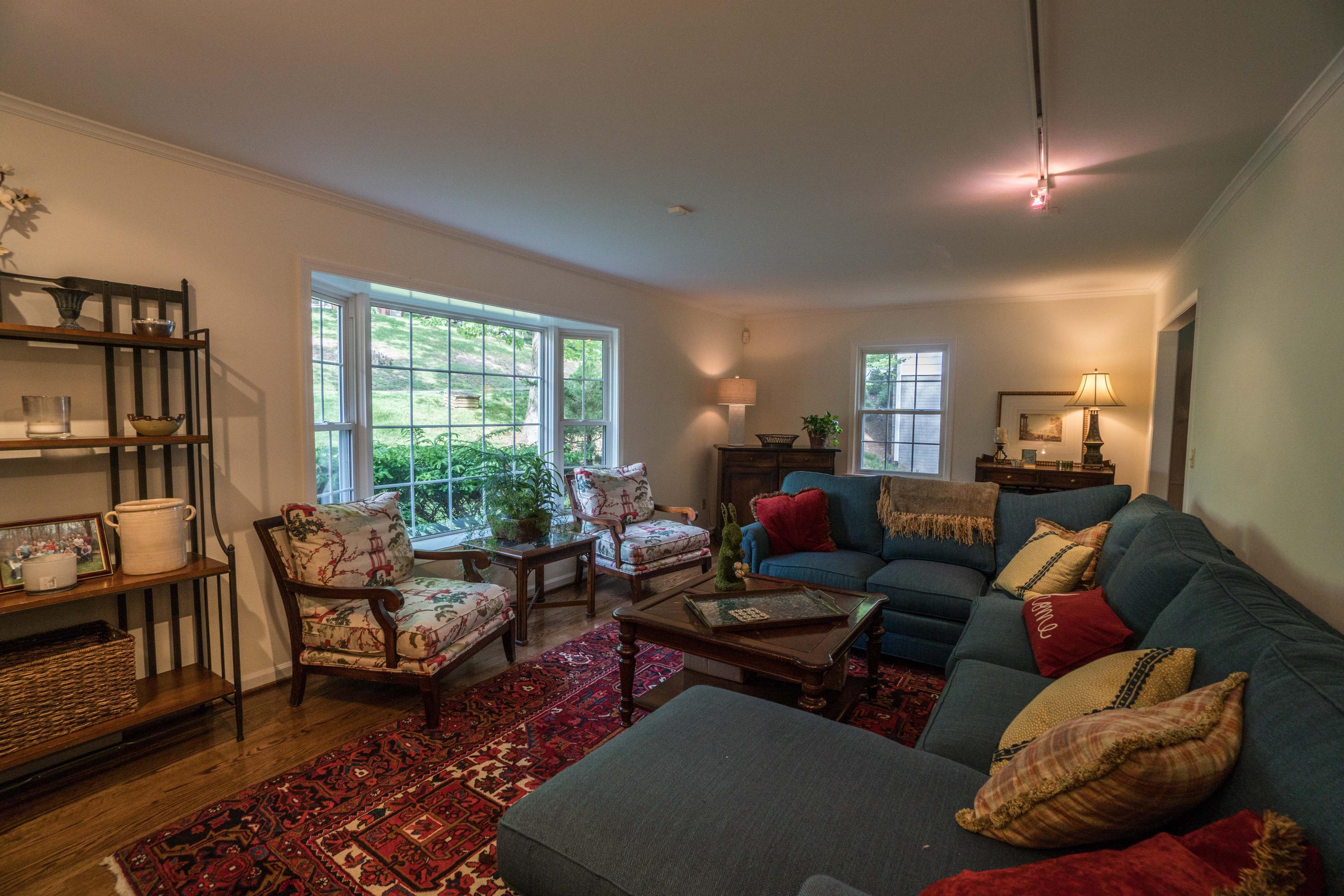 830 Orchard Road Southwest Roanoke, VA 24014 - Photo 3 of 20 Living Room