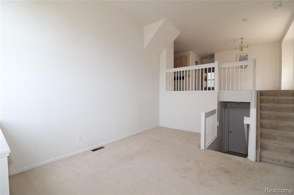 4320 Maple Street Dearborn, MI 48126 - Photo 8 of 33