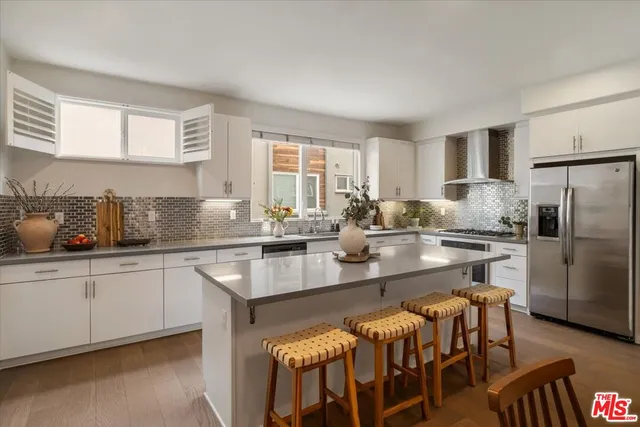 $1,149,000 | 644 North Gramercy Place, Los Angeles, CA 90004