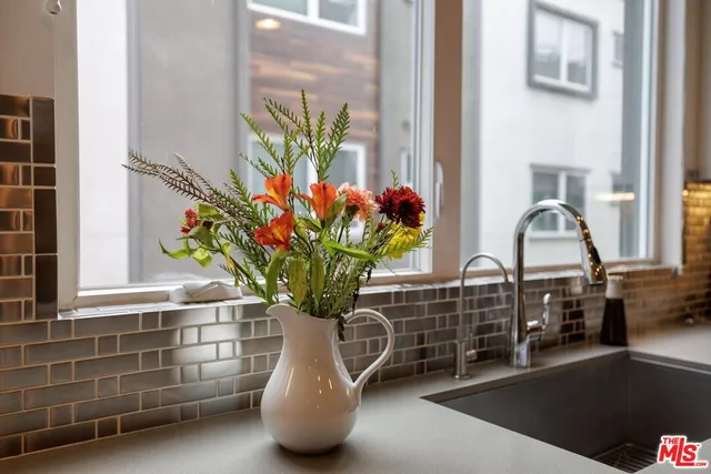 $1,149,000 | 644 North Gramercy Place, Los Angeles, CA 90004