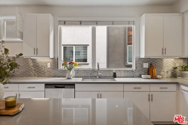 $1,149,000 | 644 North Gramercy Place, Los Angeles, CA 90004