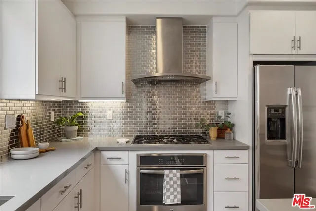 $1,149,000 | 644 North Gramercy Place, Los Angeles, CA 90004