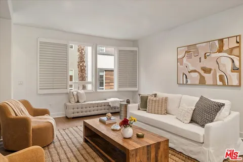 $1,149,000 | 644 North Gramercy Place, Los Angeles, CA 90004