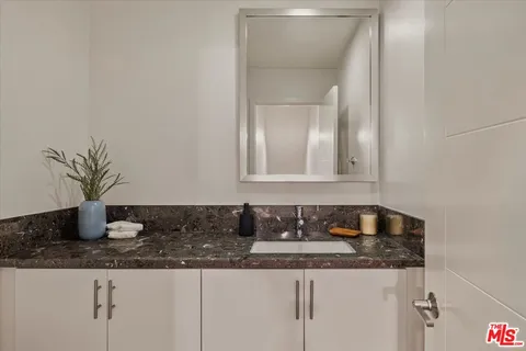 $1,149,000 | 644 North Gramercy Place, Los Angeles, CA 90004