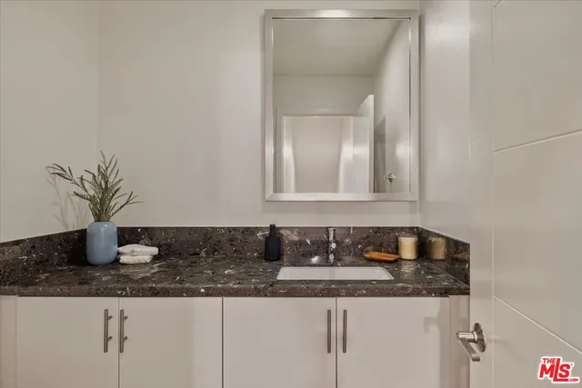 $1,149,000 | 644 North Gramercy Place, Los Angeles, CA 90004