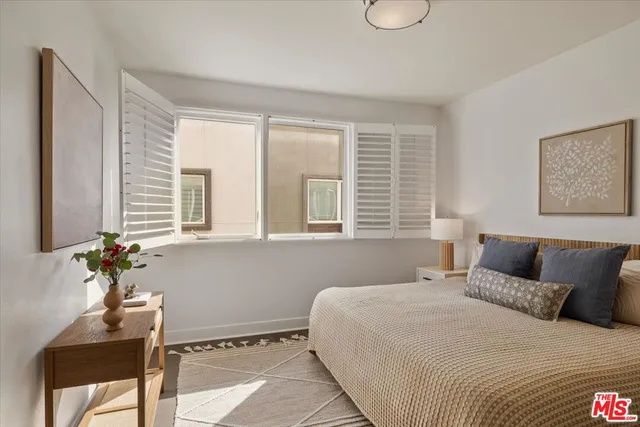 $1,149,000 | 644 North Gramercy Place, Los Angeles, CA 90004