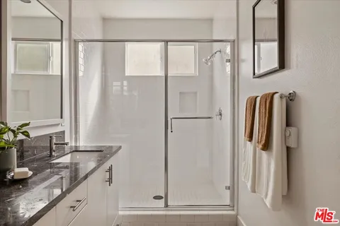 $1,149,000 | 644 North Gramercy Place, Los Angeles, CA 90004