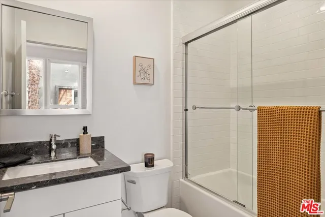 $1,149,000 | 644 North Gramercy Place, Los Angeles, CA 90004