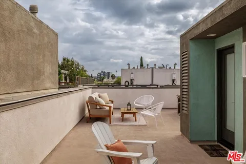 $1,149,000 | 644 North Gramercy Place, Los Angeles, CA 90004