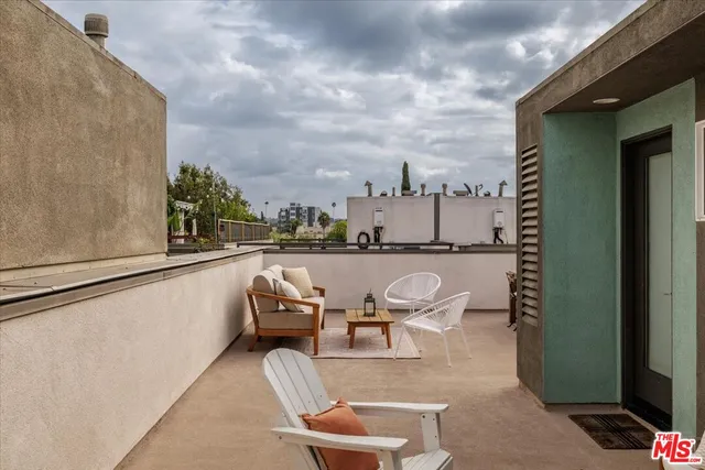 $1,149,000 | 644 North Gramercy Place, Los Angeles, CA 90004