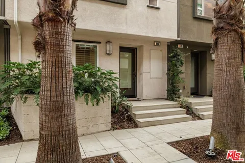 $1,149,000 | 644 North Gramercy Place, Los Angeles, CA 90004