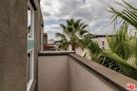 $1,149,000 | 644 North Gramercy Place, Los Angeles, CA 90004