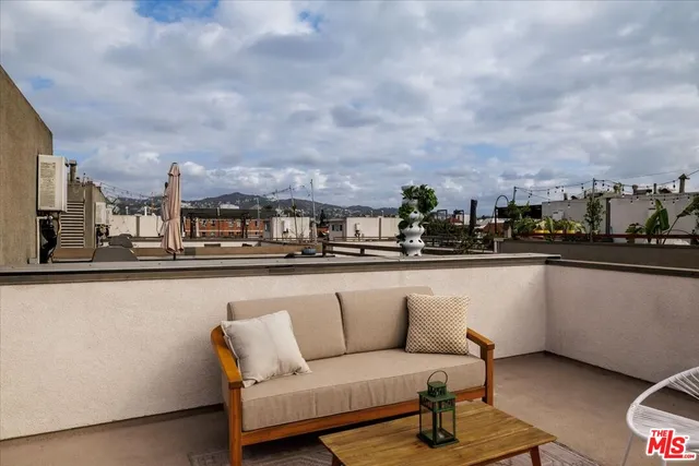 $1,149,000 | 644 North Gramercy Place, Los Angeles, CA 90004