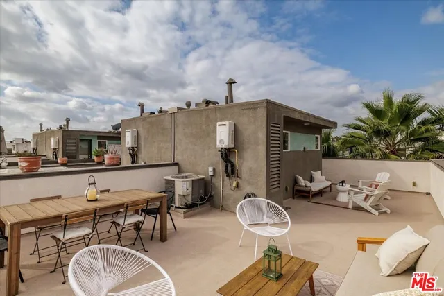 $1,149,000 | 644 North Gramercy Place, Los Angeles, CA 90004