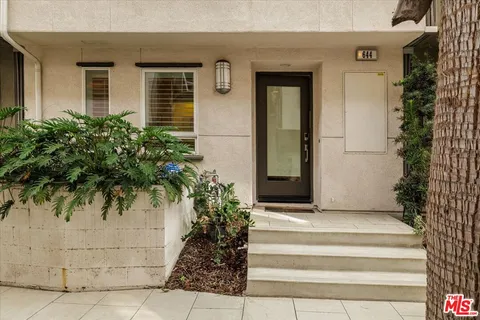 $1,149,000 | 644 North Gramercy Place, Los Angeles, CA 90004