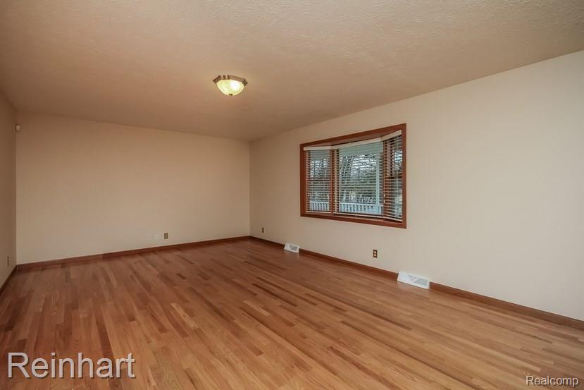 5338 Textile Road Ypsilanti, MI 48197 - Photo 8 of 56 008-Living_Room-1516049-mls.jpg
