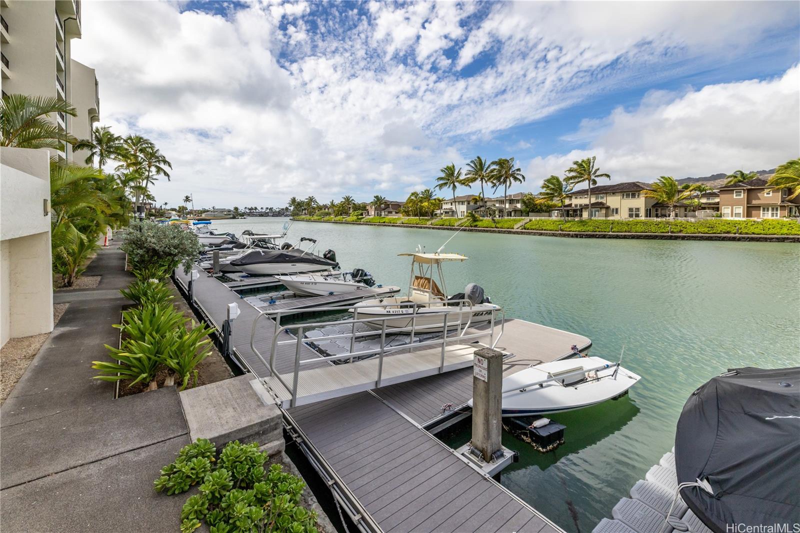500 Lunalilo Home Road, Unit 16G Honolulu, HI 96825 - Photo 20 of 25 a view of a terrace with furniture