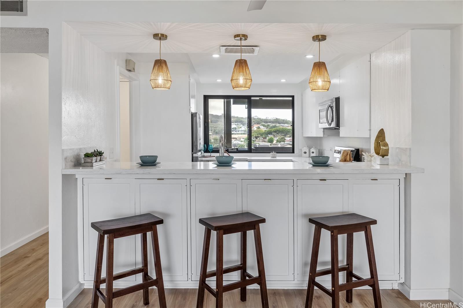 500 Lunalilo Home Road, Unit 16G Honolulu, HI 96825 - Photo 7 of 25 a kitchen with a table chairs and a sink