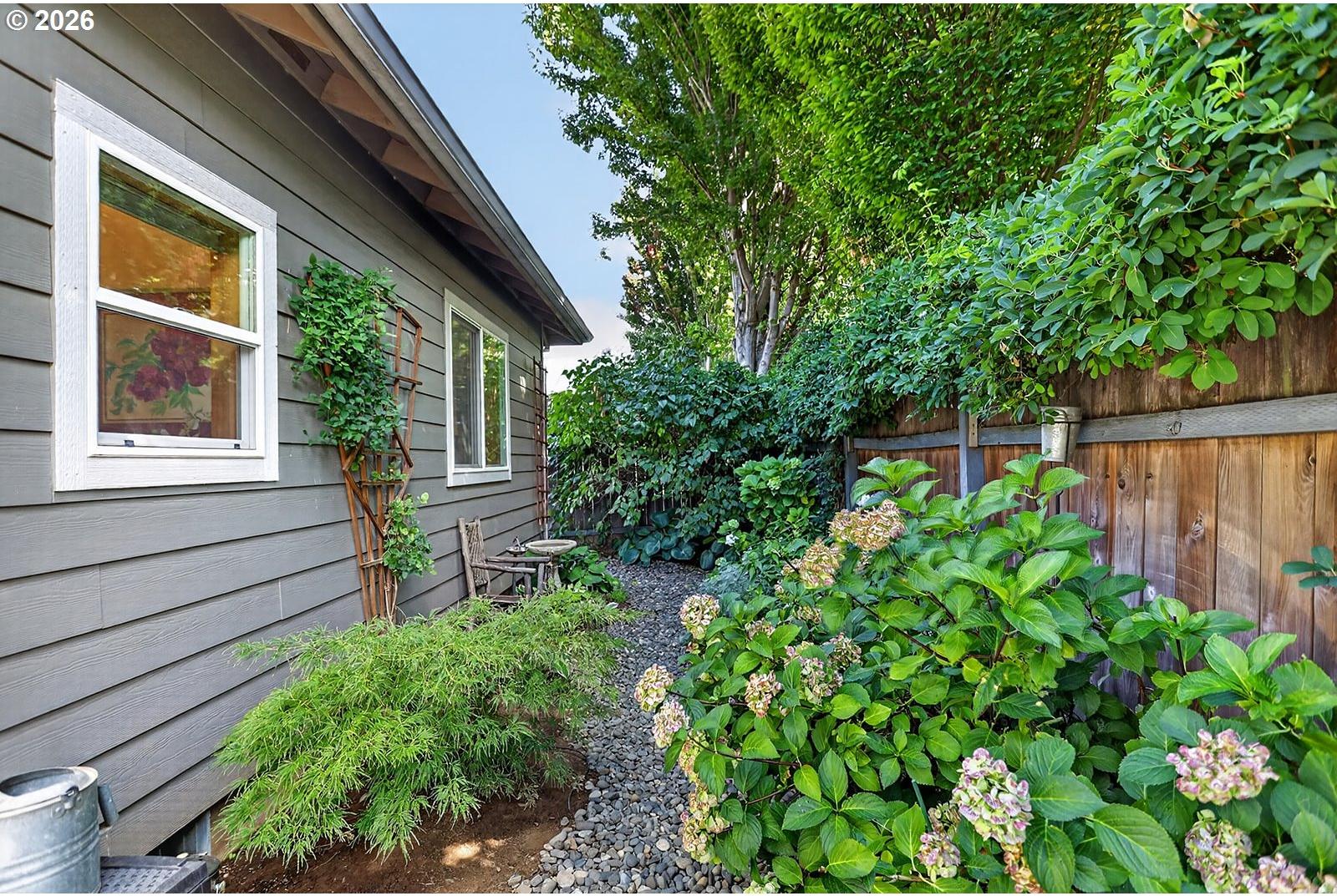 1663 5th Street Hood River, OR 97031 - Photo 40 of 47 Yard