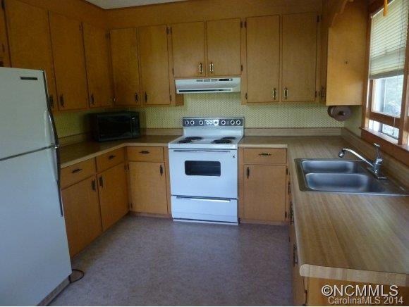 2817 Rosemount Road Sylva, NC 28779 - Photo 8 of 19