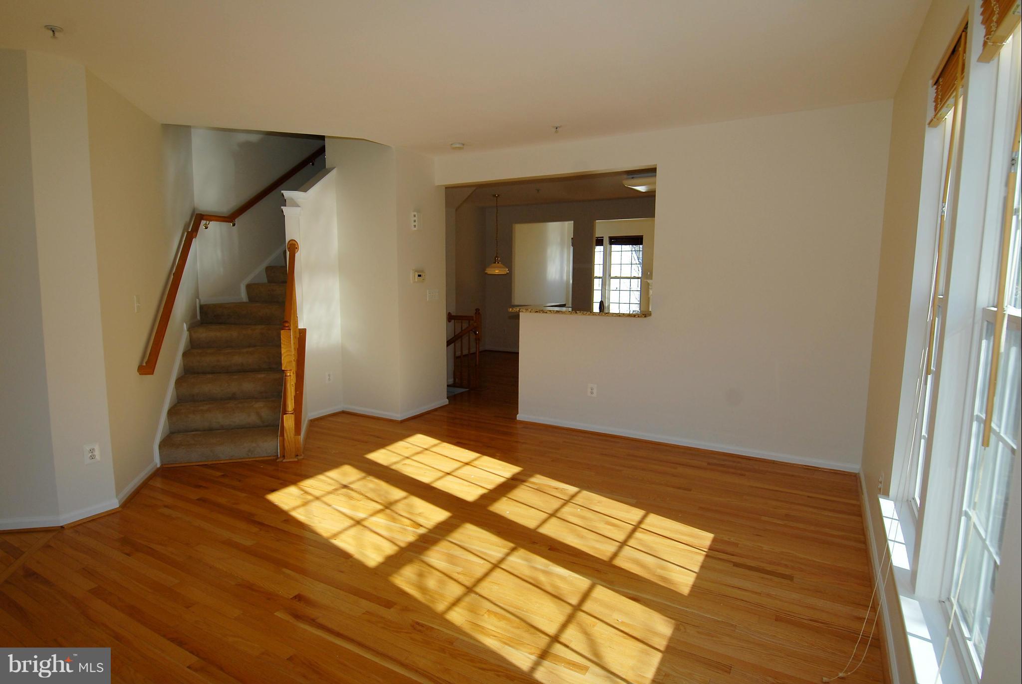 13950 Lullaby Road Germantown, MD 20874 - Photo 4 of 30 Living Room