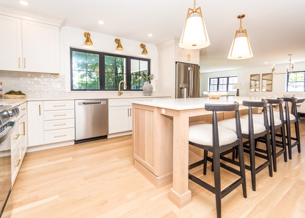38 Hillcroft Road Waltham, MA 02452 - Photo 9 of 40