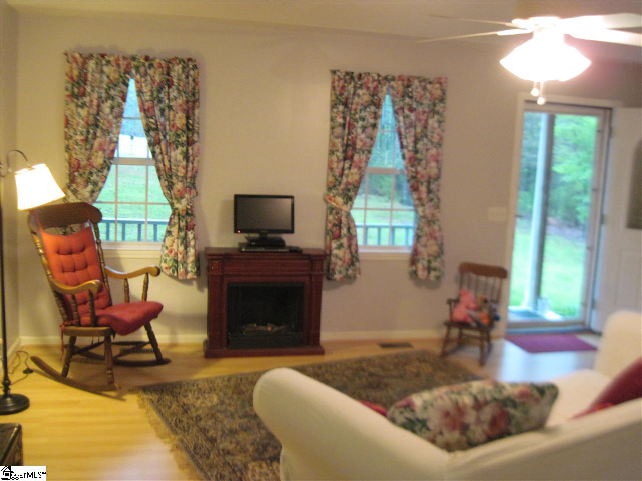847 Hunter Road Fountain Inn, SC 29644 - Photo 4 of 31