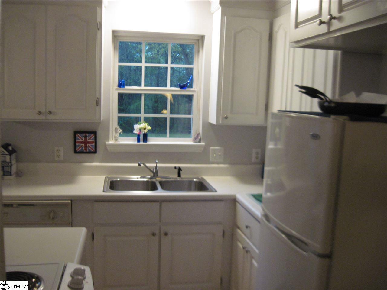 847 Hunter Road Fountain Inn, SC 29644 - Photo 5 of 31