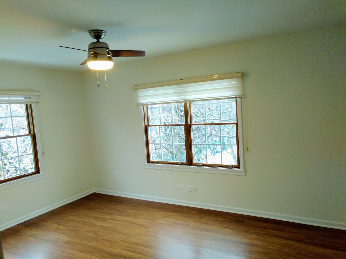 2822 Dundee Road, Unit 13B Northbrook, IL 60062 - Photo 7 of 10 a view of an empty room with wooden floor and a window