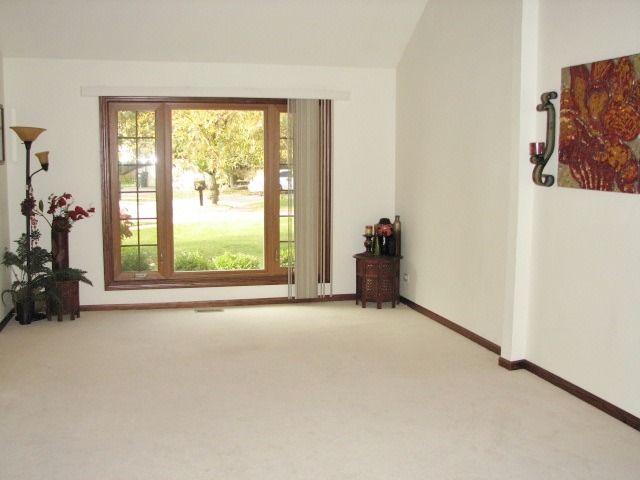1966 Brookside Lane Hoffman Estates, IL 60169 - Photo 6 of 14