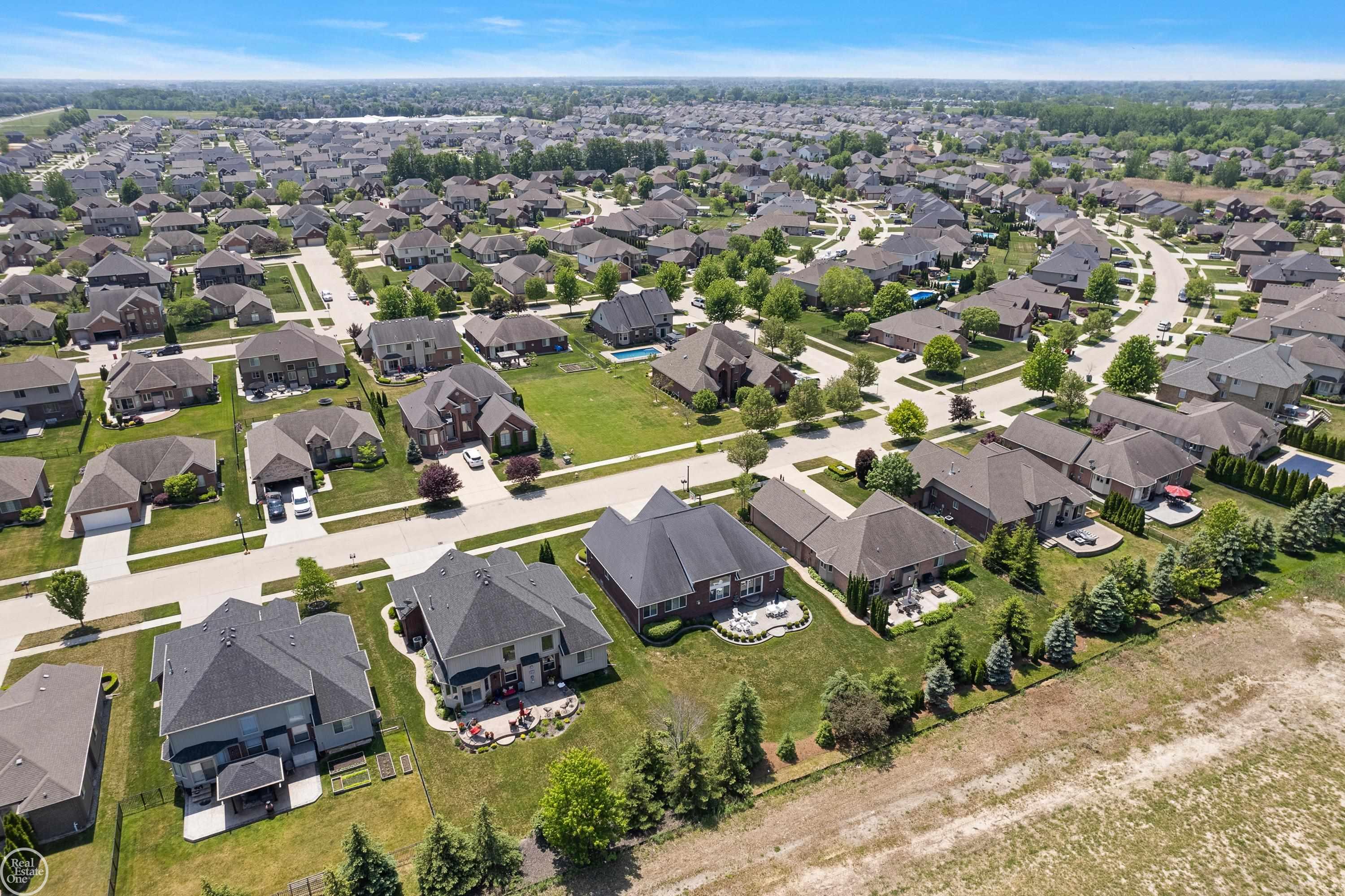 16389 Moore Park Road Macomb, MI 48044 - Photo 49 of 57 50110602-48.JPG