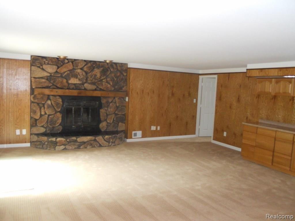 1201 Brewster Road Rochester, MI 48306 - Photo 14 of 24 DSCN8122 (1024x768).jpg