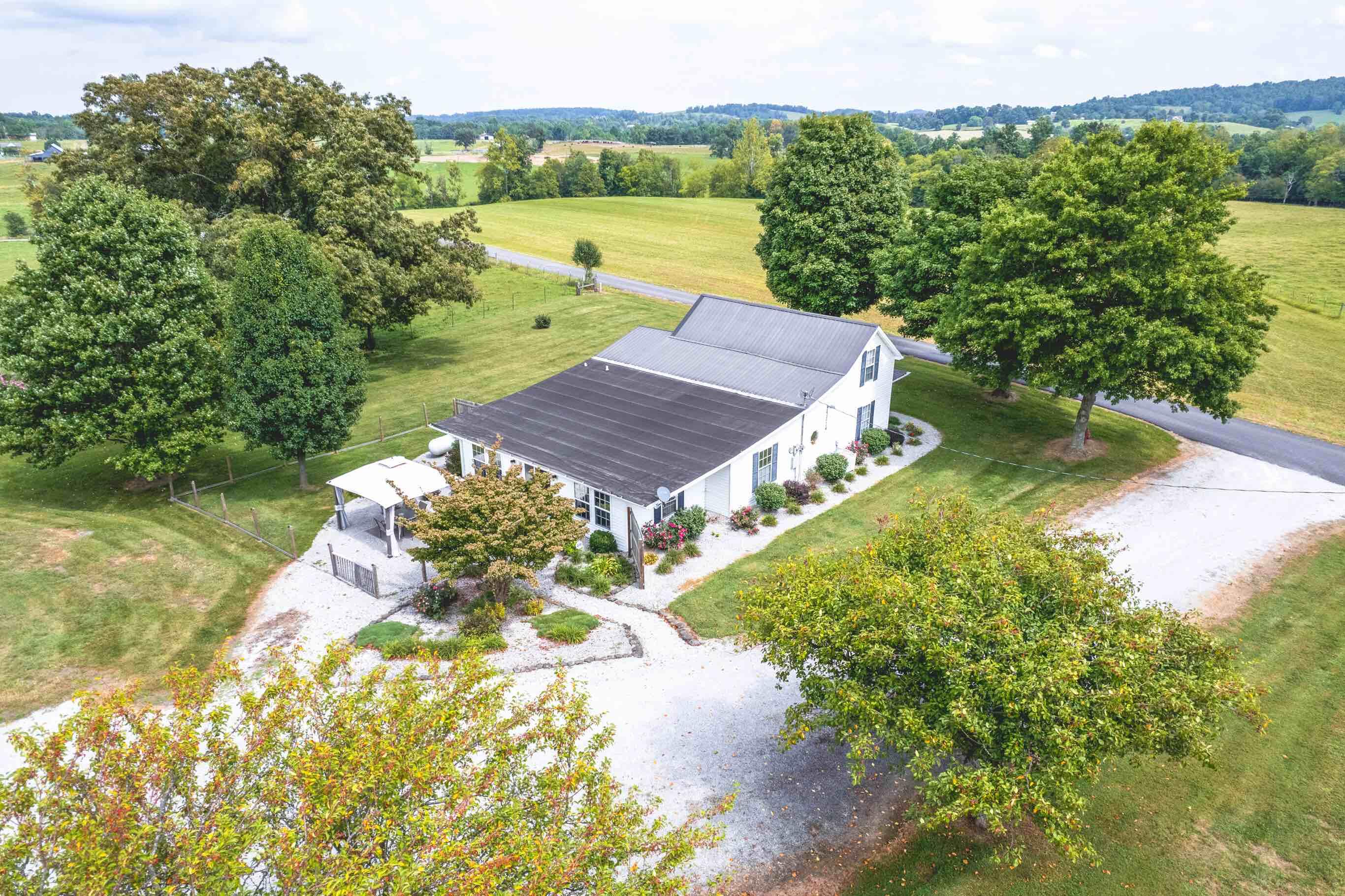 585 Loveless Road Science Hill, KY 42553 - Photo 2 of 76 027