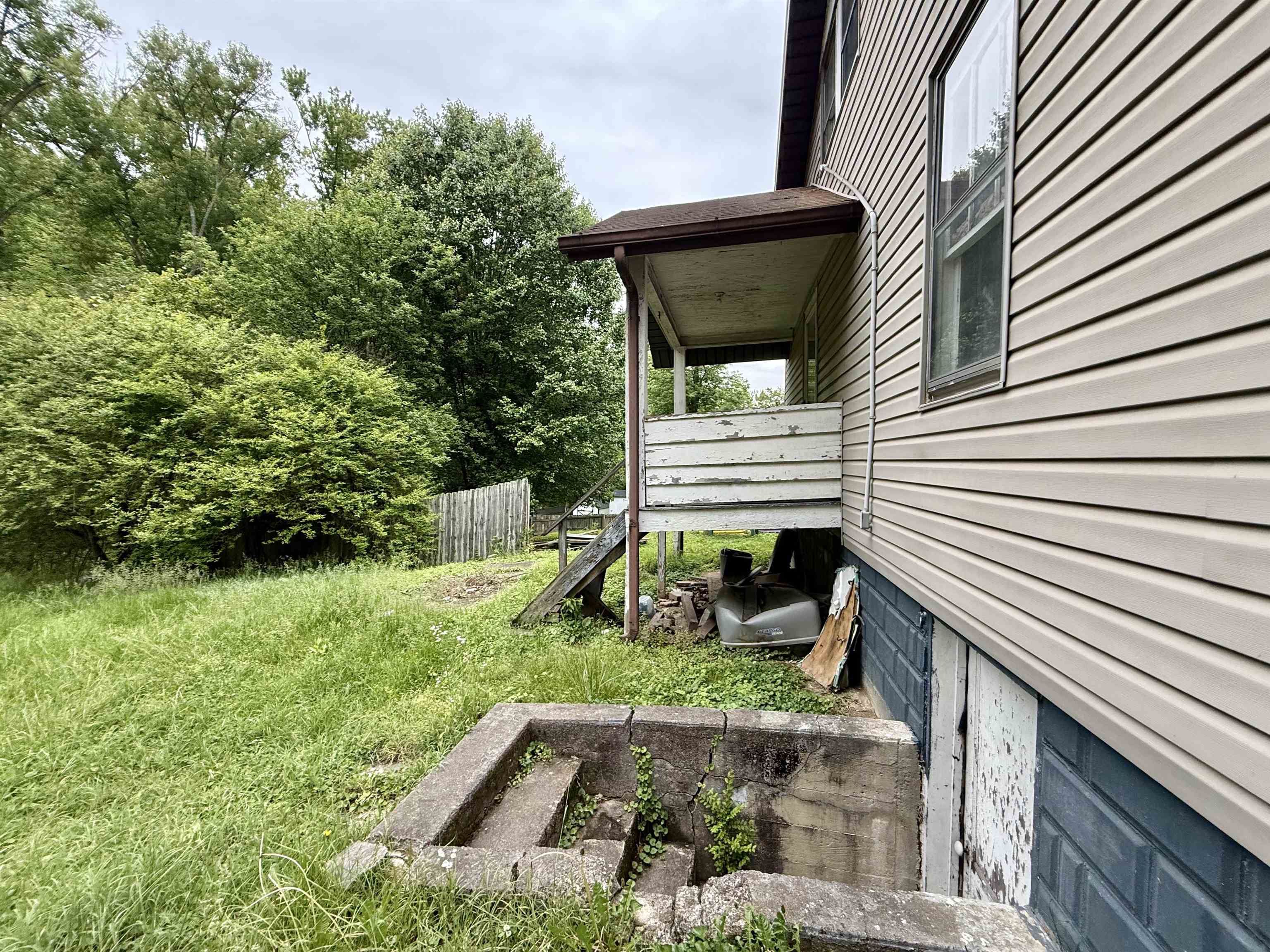 2033 Oakview Road Ashland, KY 41101 - Photo 4 of 19