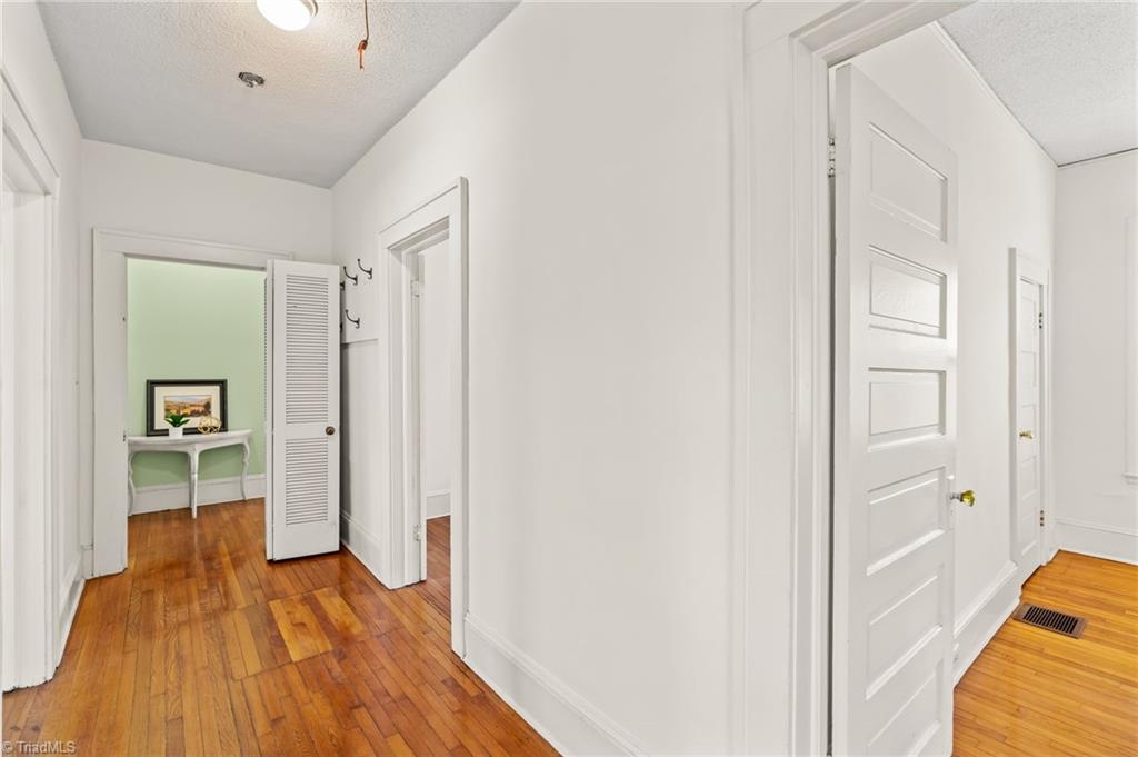 633 Colonial Drive High Point, NC 27262 - Photo 23 of 30 Gallery Image 23