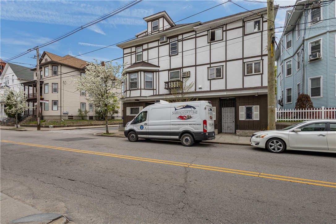 129 Academy Avenue Providence, RI 02908 - Photo 5 of 49