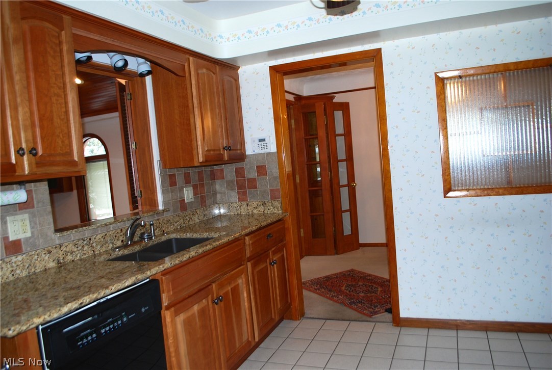 7320 Oakwood Road Parma, OH 44130 - Photo 16 of 24