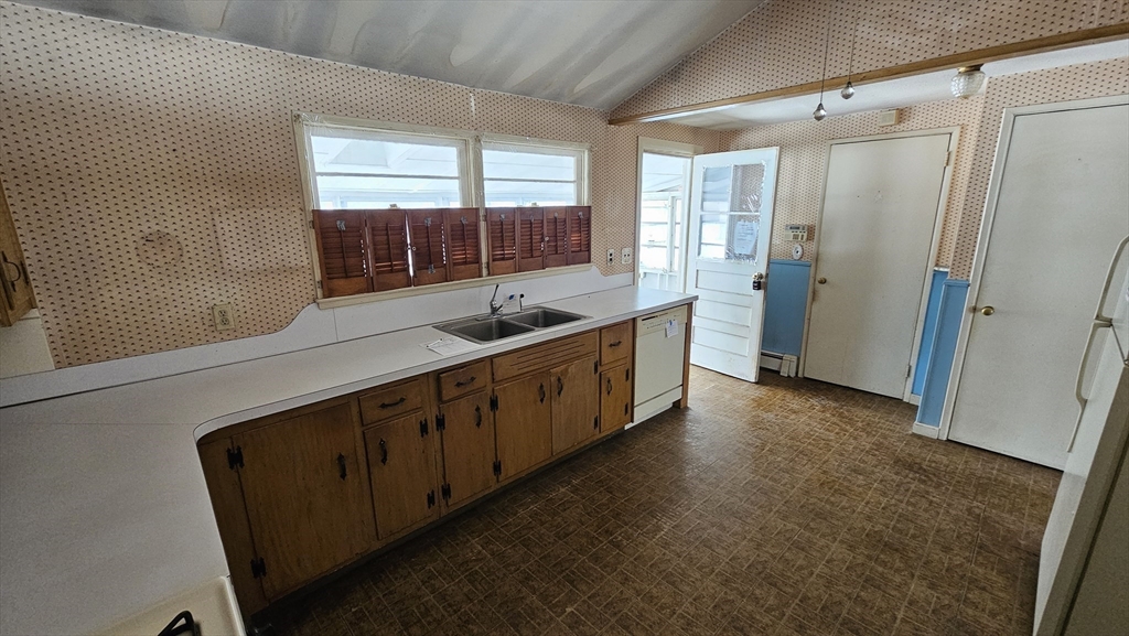 49 Corcoran Boulevard Springfield, MA 01118 - Photo 8 of 22 Gallery Image 8