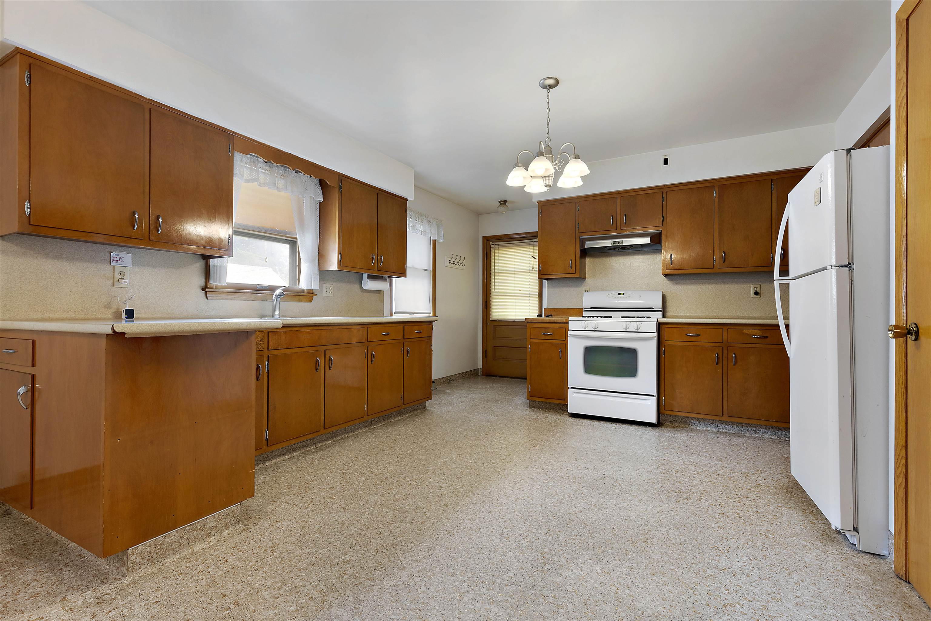 634 Central Beloit, WI 53511 - Photo 6 of 20