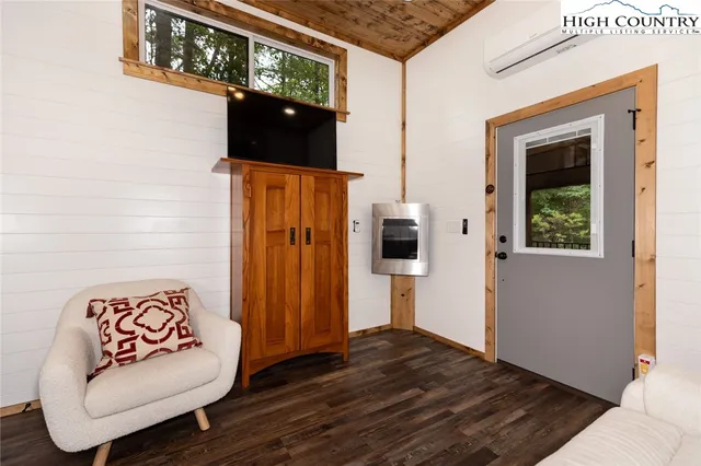a kitchen that has a lot of cabinets in it