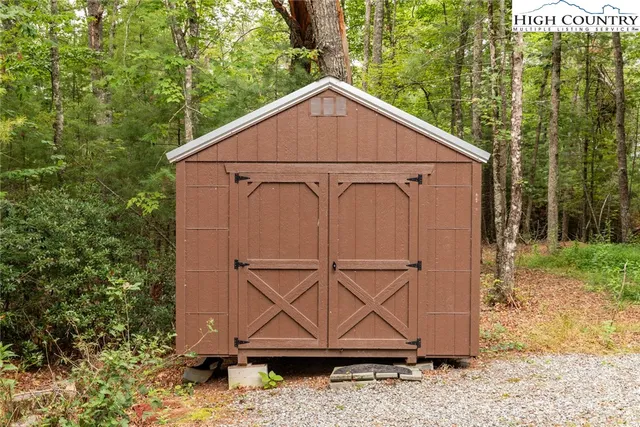 a view of a small house with yard