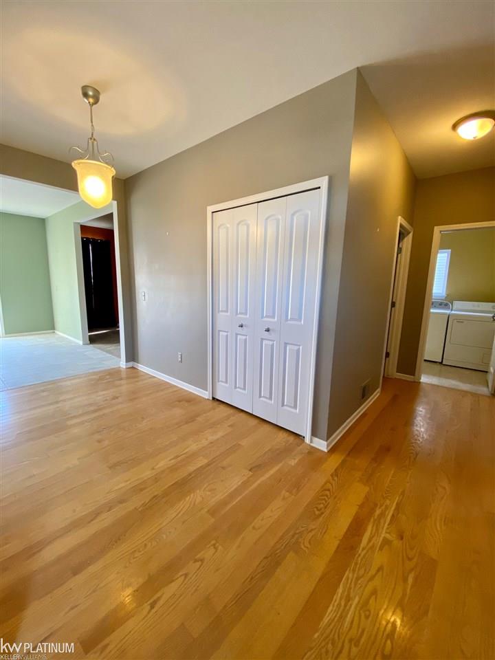 2761 Eastern Avenue Rochester Hills, MI 48307 - Photo 3 of 36