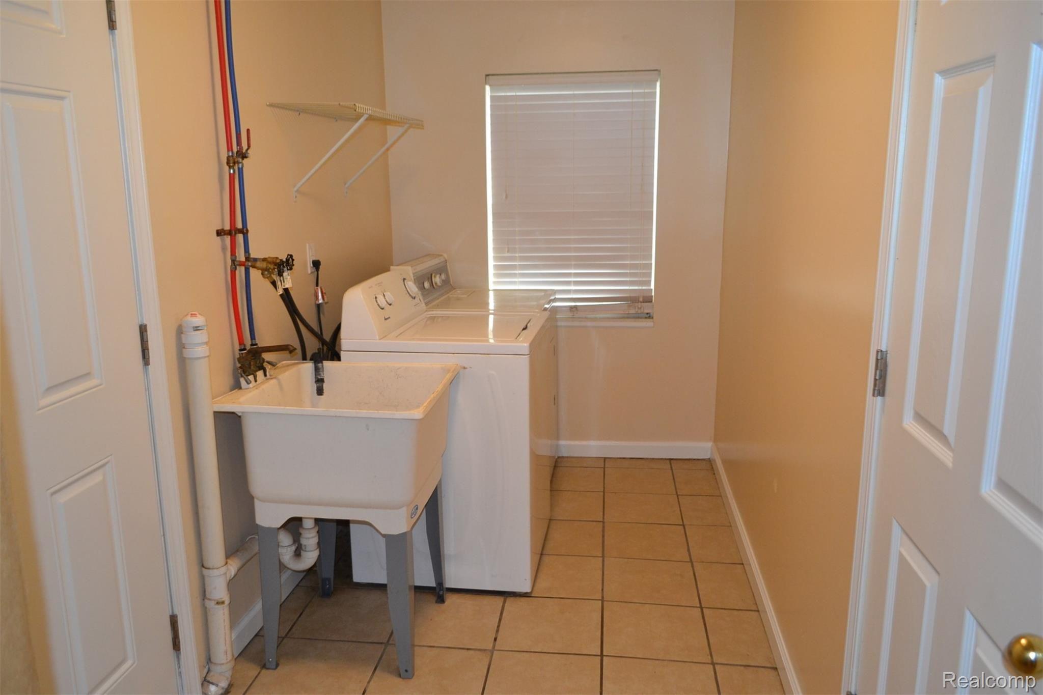 3323 East Pierson Road Flint, MI 48506 - Photo 10 of 16 DSC_0191.JPG