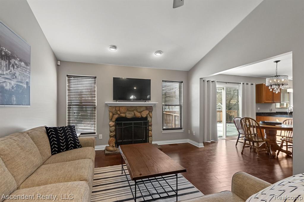 3918 Samuel Avenue Rochester Hills, MI 48309 - Photo 5 of 25 Gallery Image 5